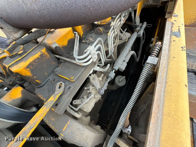 image for item DO0752 1992 Blaw-Knox PF-200 B paver