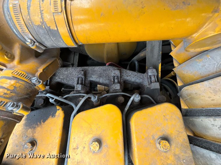 image for item DO0752 1992 Blaw-Knox PF-200 B paver