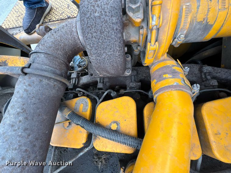 image for item DO0752 1992 Blaw-Knox PF-200 B paver