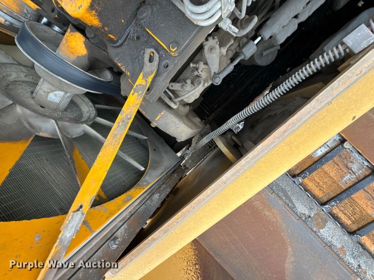 image for item DO0752 1992 Blaw-Knox PF-200 B paver