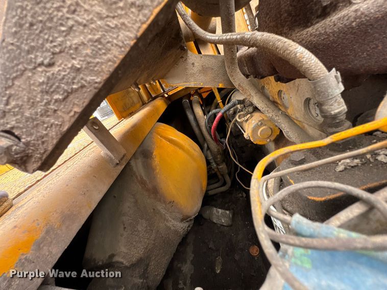 image for item DO0752 1992 Blaw-Knox PF-200 B paver