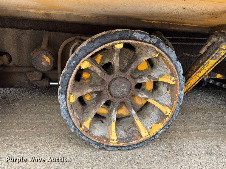 image for item DO0752 1992 Blaw-Knox PF-200 B paver