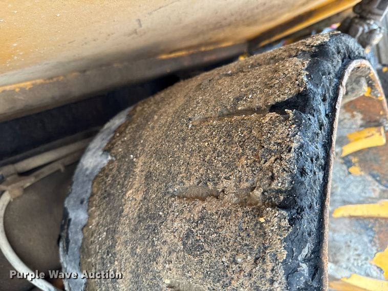 image for item DO0752 1992 Blaw-Knox PF-200 B paver