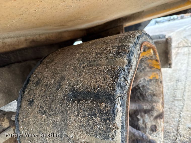 image for item DO0752 1992 Blaw-Knox PF-200 B paver