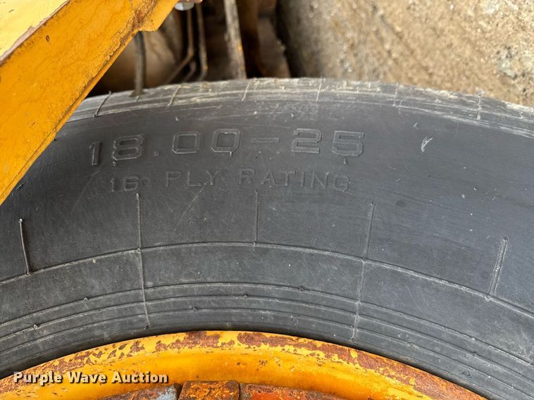 image for item DO0752 1992 Blaw-Knox PF-200 B paver