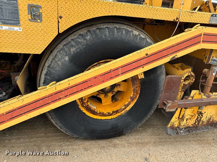 image for item DO0752 1992 Blaw-Knox PF-200 B paver