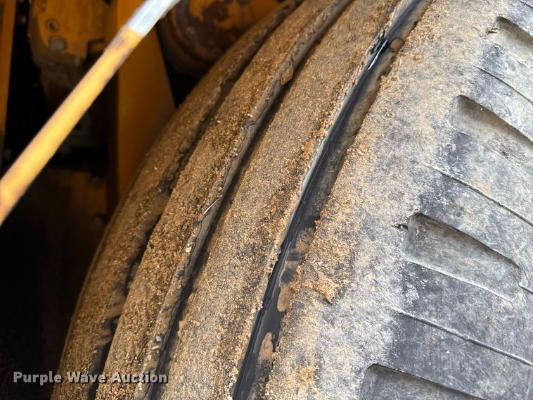 image for item DO0752 1992 Blaw-Knox PF-200 B paver