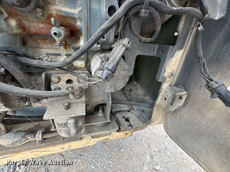 image for item DO0753 2005 Bobcat S150 skid steer loader