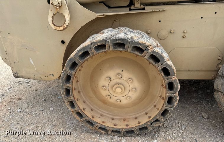 image for item DO0753 2005 Bobcat S150 skid steer loader