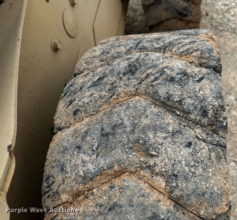 image for item DO0753 2005 Bobcat S150 skid steer loader