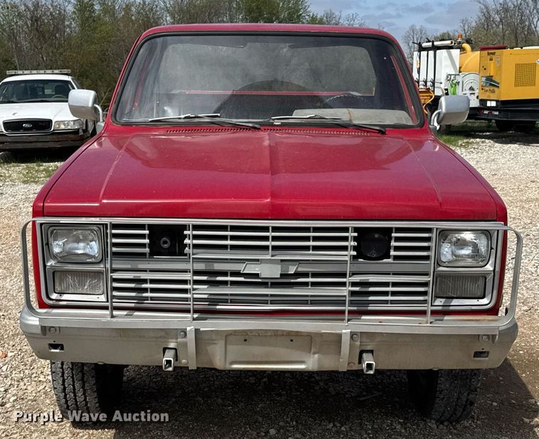 image for item DO0756 1985 Chevrolet D30 pickup truck