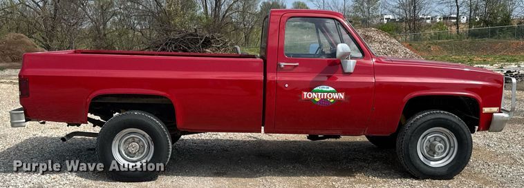 image for item DO0756 1985 Chevrolet D30 pickup truck