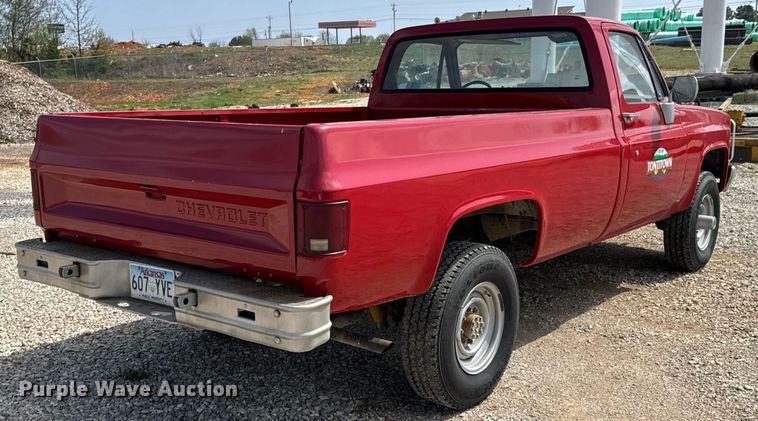 image for item DO0756 1985 Chevrolet D30 pickup truck