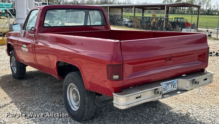 image for item DO0756 1985 Chevrolet D30 pickup truck