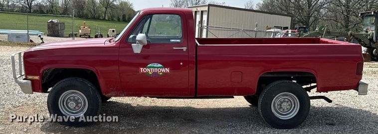 image for item DO0756 1985 Chevrolet D30 pickup truck