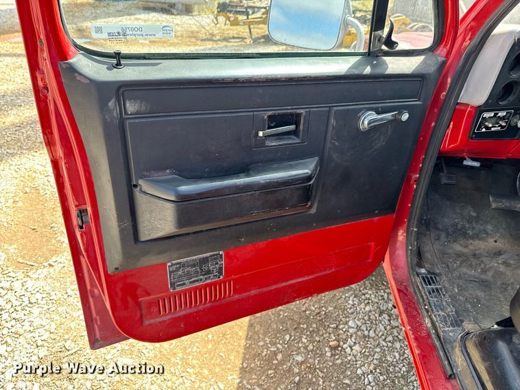 image for item DO0756 1985 Chevrolet D30 pickup truck