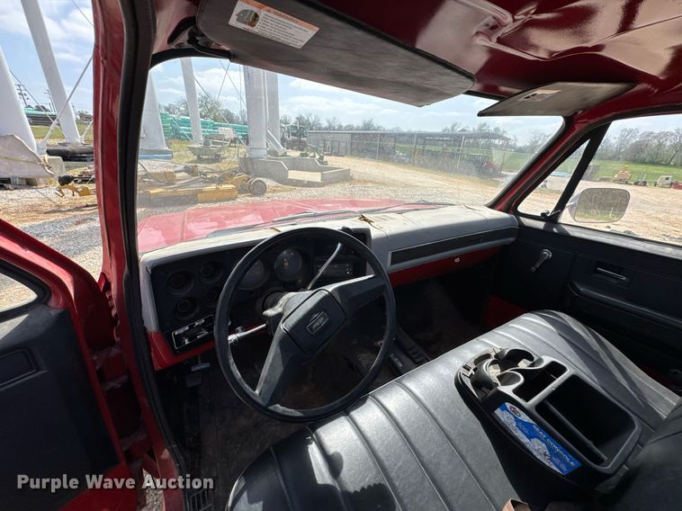 image for item DO0756 1985 Chevrolet D30 pickup truck