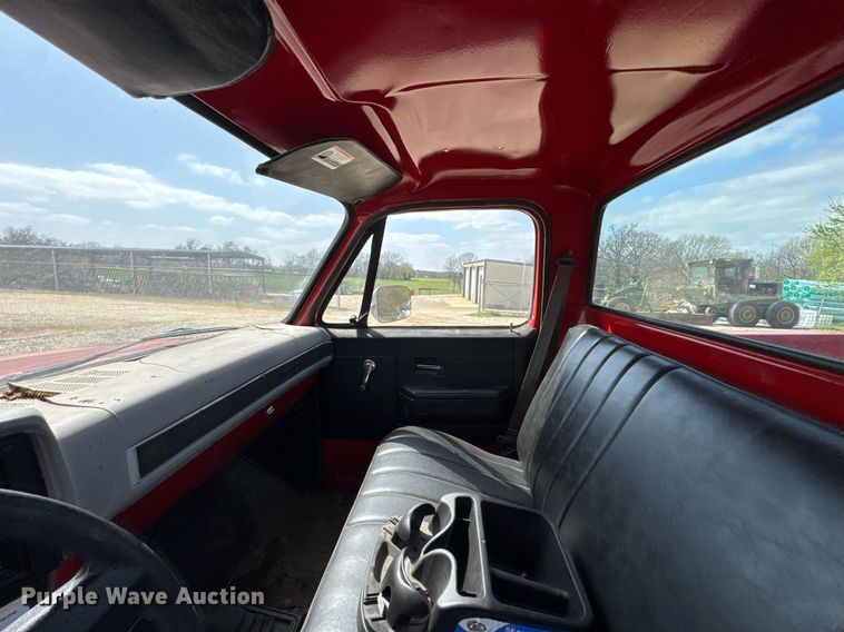 image for item DO0756 1985 Chevrolet D30 pickup truck