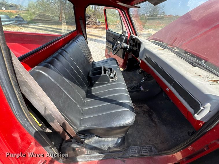 image for item DO0756 1985 Chevrolet D30 pickup truck