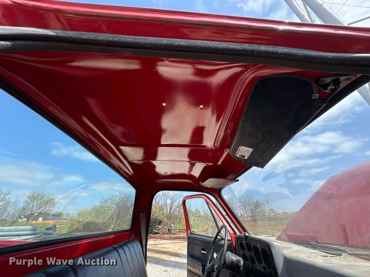 image for item DO0756 1985 Chevrolet D30 pickup truck