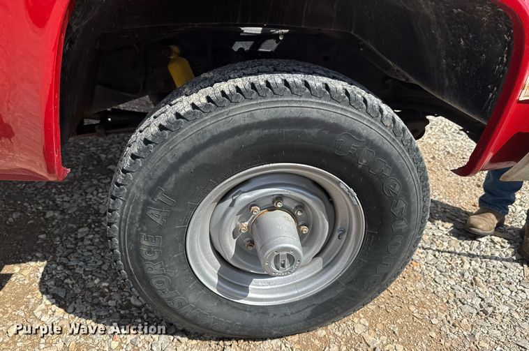 image for item DO0756 1985 Chevrolet D30 pickup truck