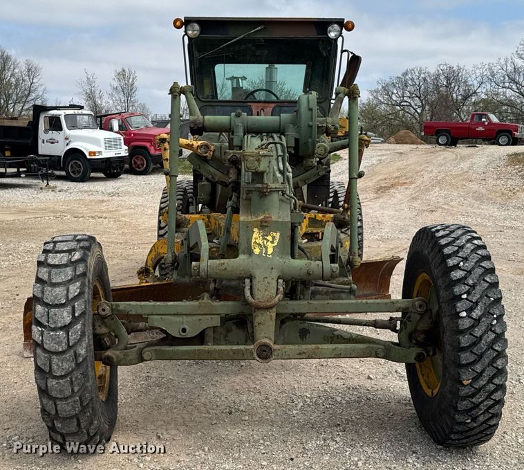 image for item DO0757 1962 Caterpillar 12E rigid frame motor grader