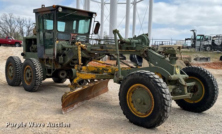 image for item DO0757 1962 Caterpillar 12E rigid frame motor grader