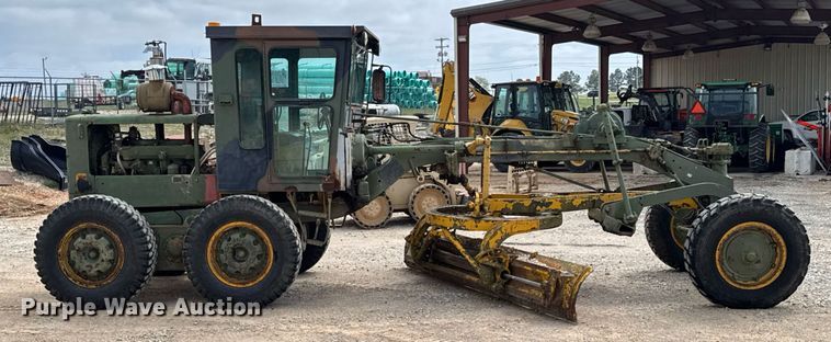image for item DO0757 1962 Caterpillar 12E rigid frame motor grader