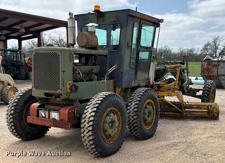 image for item DO0757 1962 Caterpillar 12E rigid frame motor grader