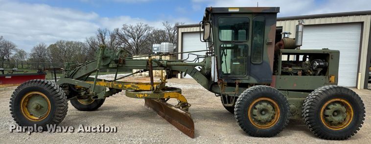 image for item DO0757 1962 Caterpillar 12E rigid frame motor grader