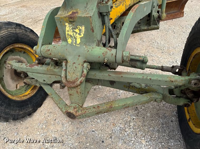 image for item DO0757 1962 Caterpillar 12E rigid frame motor grader