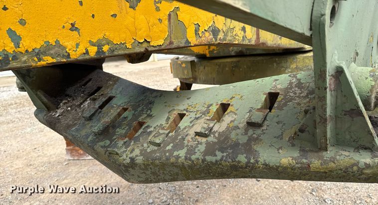 image for item DO0757 1962 Caterpillar 12E rigid frame motor grader