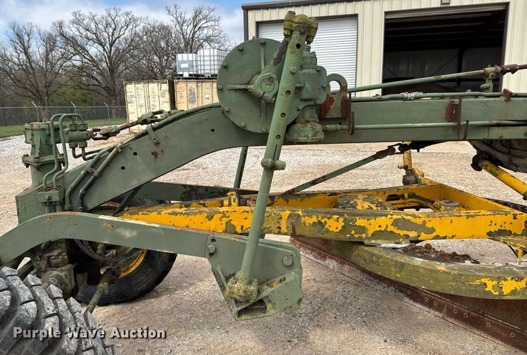 image for item DO0757 1962 Caterpillar 12E rigid frame motor grader