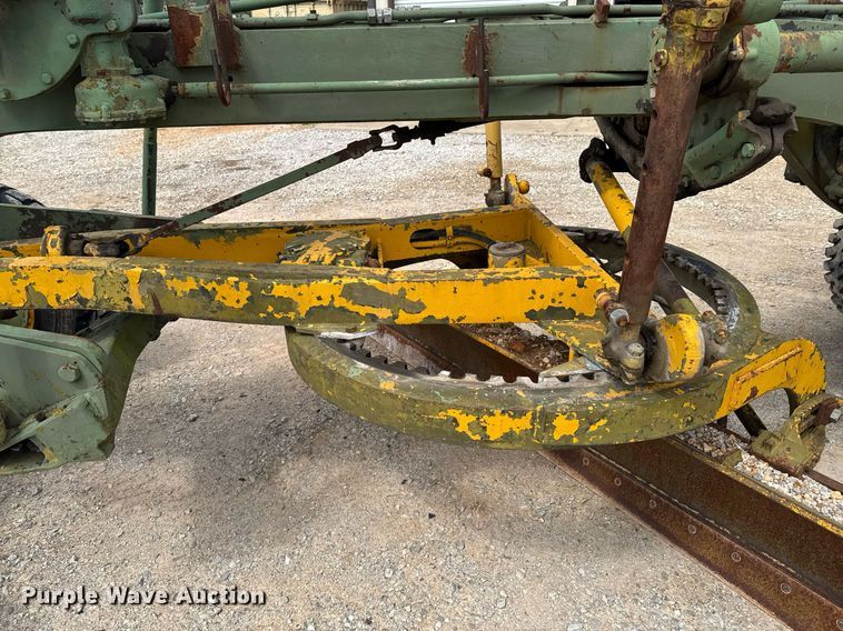 image for item DO0757 1962 Caterpillar 12E rigid frame motor grader