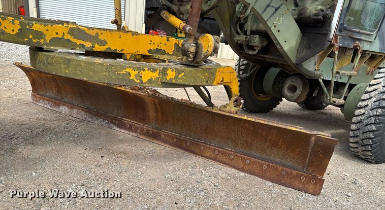 image for item DO0757 1962 Caterpillar 12E rigid frame motor grader