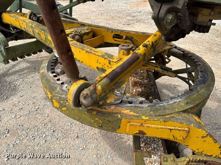 image for item DO0757 1962 Caterpillar 12E rigid frame motor grader