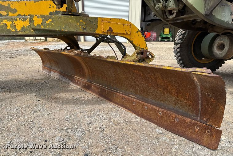 image for item DO0757 1962 Caterpillar 12E rigid frame motor grader