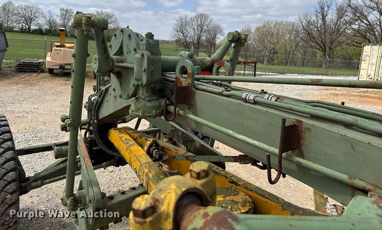 image for item DO0757 1962 Caterpillar 12E rigid frame motor grader