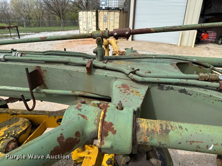 image for item DO0757 1962 Caterpillar 12E rigid frame motor grader