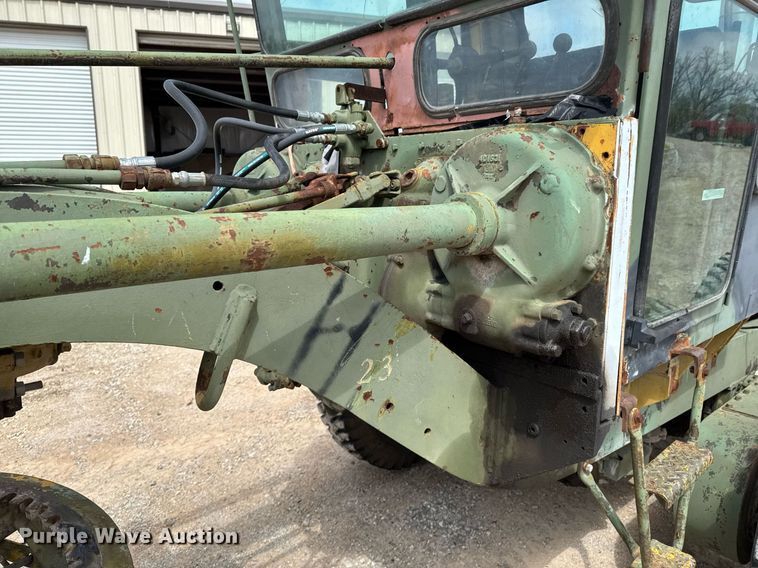 image for item DO0757 1962 Caterpillar 12E rigid frame motor grader