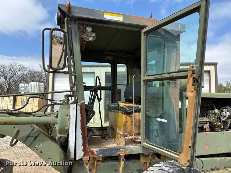 image for item DO0757 1962 Caterpillar 12E rigid frame motor grader