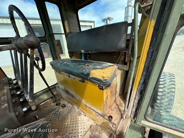 image for item DO0757 1962 Caterpillar 12E rigid frame motor grader