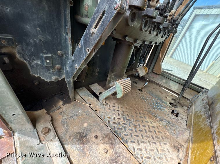 image for item DO0757 1962 Caterpillar 12E rigid frame motor grader