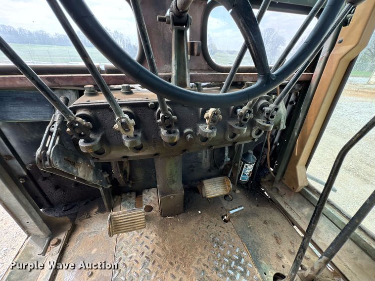 image for item DO0757 1962 Caterpillar 12E rigid frame motor grader