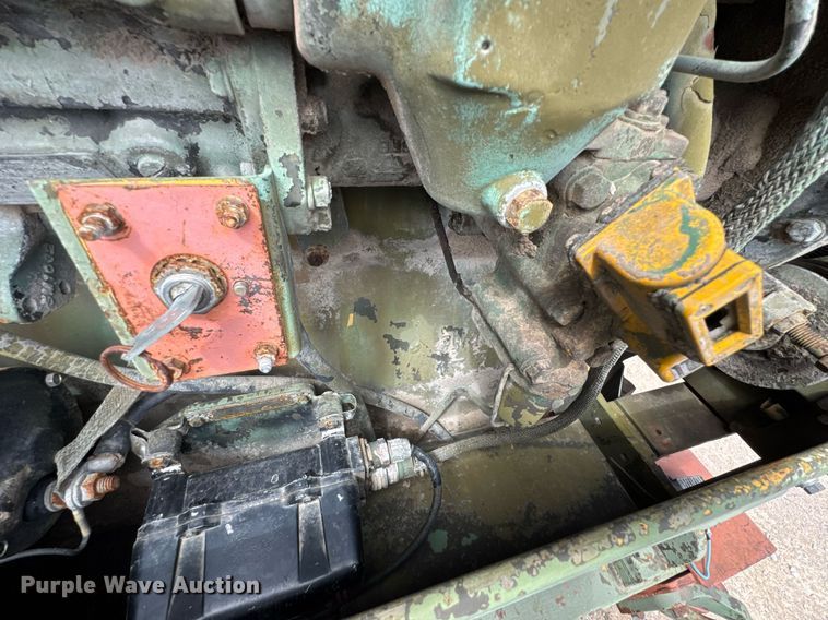 image for item DO0757 1962 Caterpillar 12E rigid frame motor grader