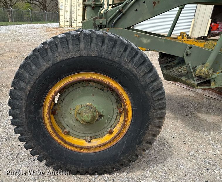 image for item DO0757 1962 Caterpillar 12E rigid frame motor grader