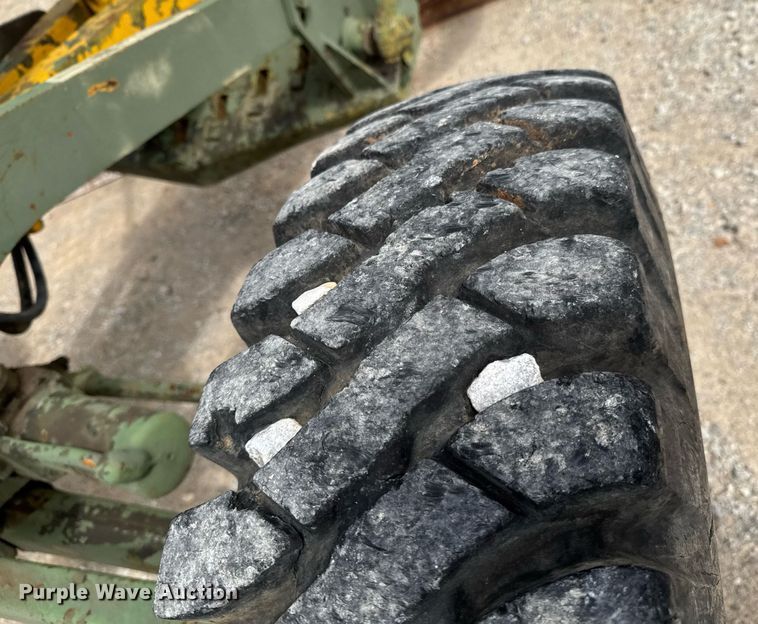 image for item DO0757 1962 Caterpillar 12E rigid frame motor grader