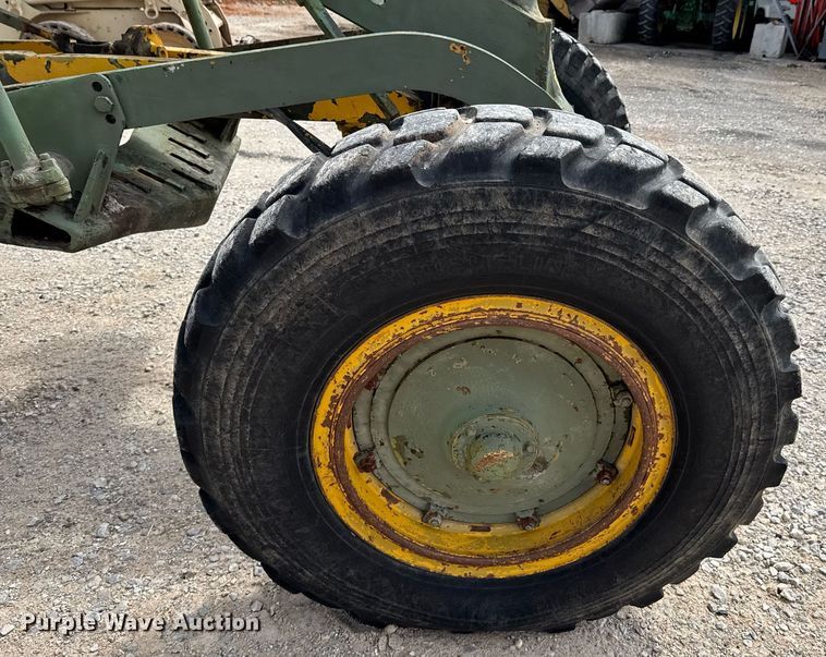 image for item DO0757 1962 Caterpillar 12E rigid frame motor grader