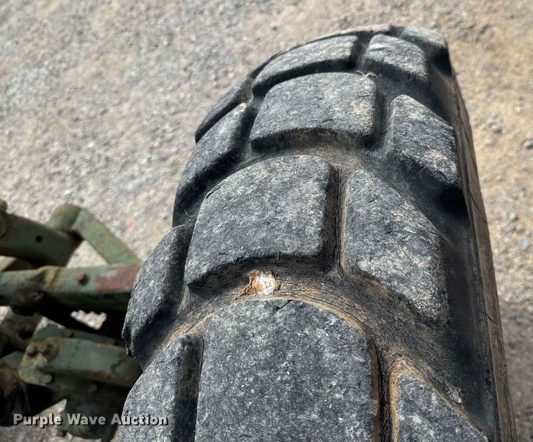 image for item DO0757 1962 Caterpillar 12E rigid frame motor grader