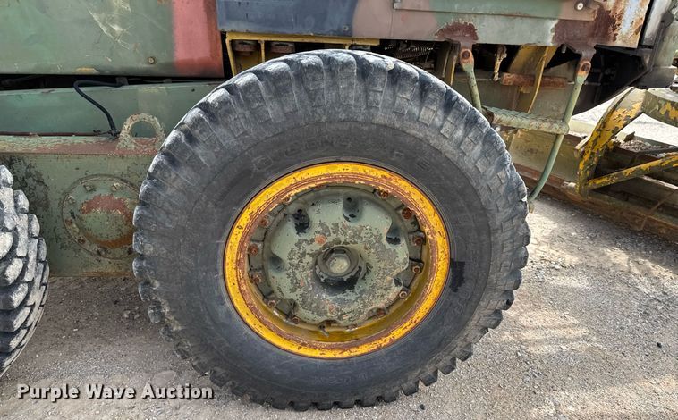 image for item DO0757 1962 Caterpillar 12E rigid frame motor grader